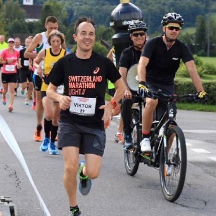 Essaie de battre Vik au Switzerland Marathon light!