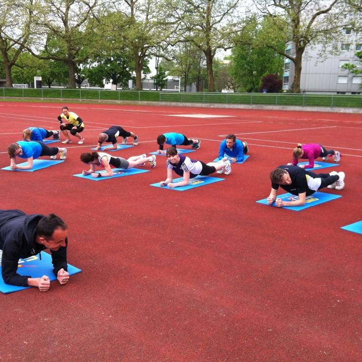Pas de skis devant la tête 
